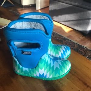 Toddler BOGS size 7